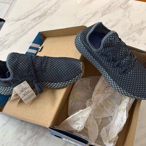 Brand new!! Men’s adidas sneakers size 11